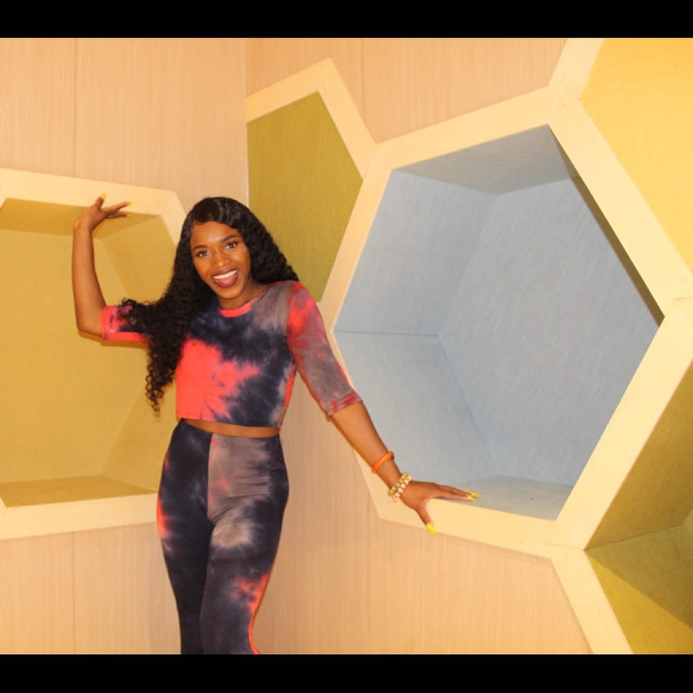 Meet your Posher, Alexis